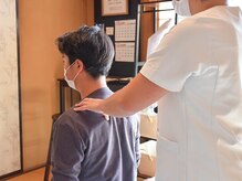 あけ整体院/触れながらつらい場所をチェック