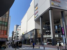 サロンドキャリー/5.正面に八百屋が見えてきます