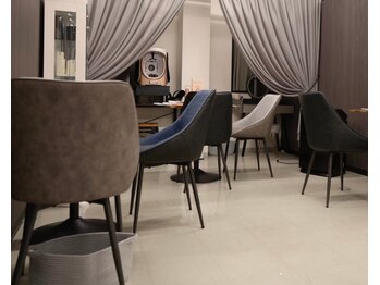 モミン(MOMI.N)/待合スペース