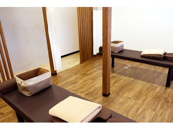 ナナイロ鍼灸整骨院 薬院(nanairo鍼灸整骨院)/カップル・お友達一緒に案内可能