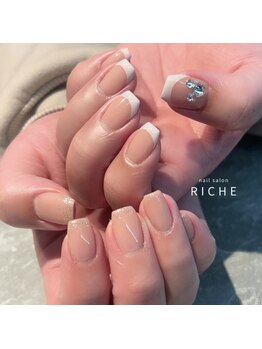 リッシュ(RICHE)/ラメとフレンチのアシメネイル
