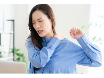 もとまち整体院の写真/限界突破のガチガチ首・肩こりにお悩みの方へ。揉むだけじゃない「根本改善」で羽が生えたような軽さに！