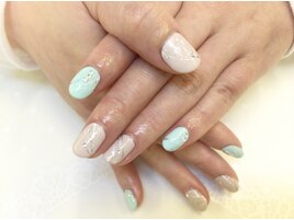 パステルグリーン×ベージュ