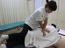 全身の筋肉をほぐして、肩こり・疲れをすっきり解消していきます