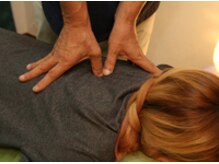 こりとりらくね 長岡京/肩甲骨の内縁への按揉