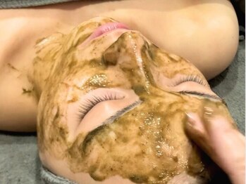 クレドペール(Eclat de Perles)の写真/黒ずみ・開き毛穴・ザラ付きやテカリに◎お肌の悩みを徹底改善し艶のあるお肌へ☆