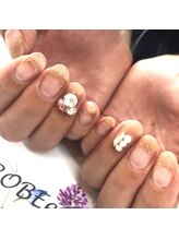 トータルサロン 白べぇーっ プラス/フレンチ×スワロ盛り