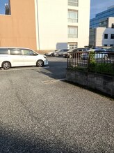バイアス(BIAS)/駐車スペースです♪