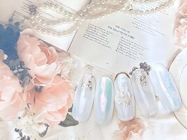 シェルが可愛いホワイトネイル