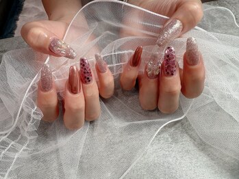 プティルアナネイルバイビュー(Petit Luana.N by V.I.E.W)/ピンクネイル