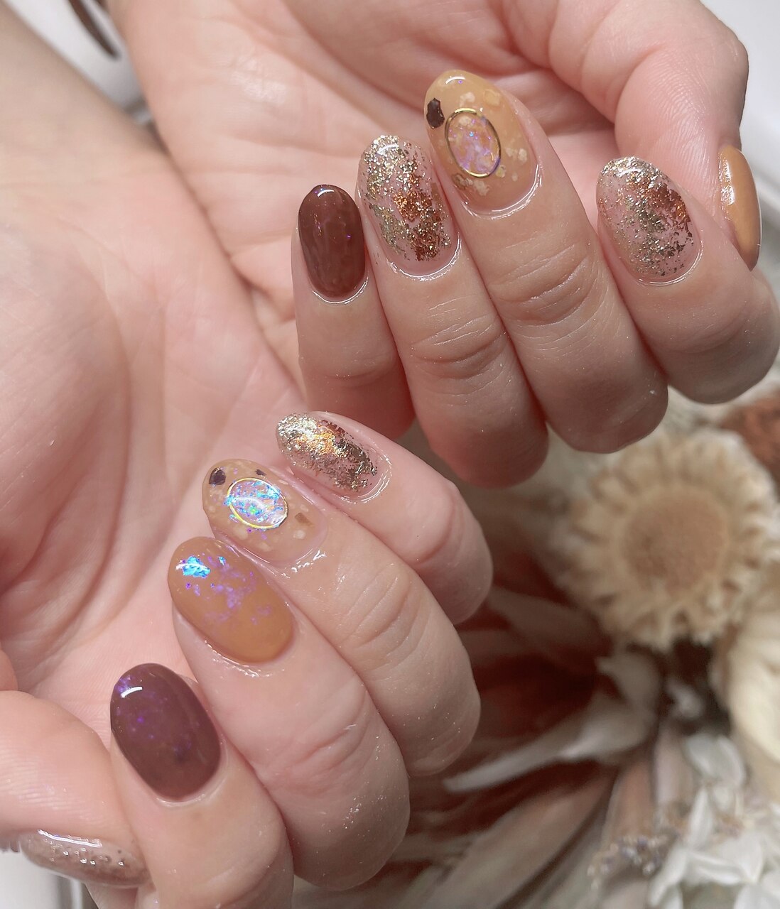 2025年秋トレンド】キャメルのネイルデザイン集｜人気順｜3