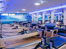 クラブピラティス 武蔵境(CLUB PILATES)の雰囲気（クラブピラティスの青を基調としたクラスルーム）