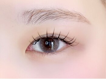 マリーノ 学芸大学店の写真/軽くて柔らかい付け心地が特徴のフラットラッシュを使用♪まつげのプロがトレンドデザインで理想の目元に！