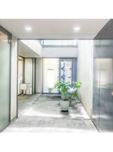 ポーラ ザ ビューティ 元住吉店(POLA THE BEAUTY)/階段を降りた突き当たりです