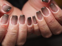 グラウネイル(grau nail)/黒グラデーション