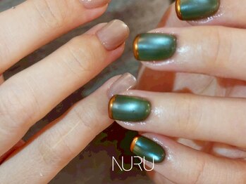 ヌル ネイル 新宿(NURU NAIL)の写真/あえての“シンプルネイル”がお洒落！豊富なカラーと繊細なパーツをご用意し、魅力的な指先をご提案♪