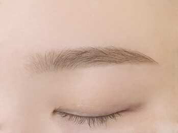 ミラー(MIRROR)の写真/【眉毛で印象が変わる！】一人一人の骨格やお顔に合わせてデザイン☆自眉を活かしたナチュラル美眉に♪