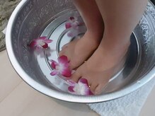 LysBlanc〈リンパマッサージ/脱毛/小顔〉の雰囲気（フットバスで心も穏やかに。）