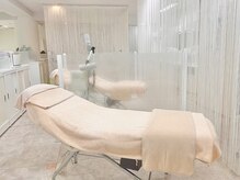 シーボン 小倉店の雰囲気（明るく広々とした開放的なサロン空間。初めての方も通いやすい）
