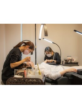 ネイル・アイメニューの同時施術が可能