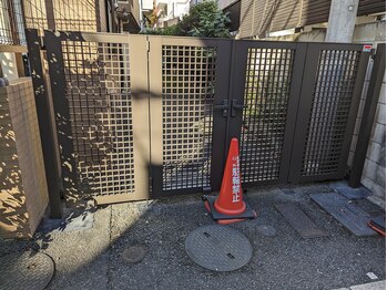 サンリーチェ(Sun Riche)/【自転車置き場】※茶色の扉の前