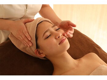 エステティック レイビス 池袋店(RAYVIS)/小顔コルギ