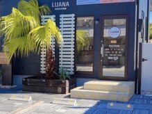ルアナ(LUANA)の雰囲気（お店の外観です。ヤシの木が目印です♪）