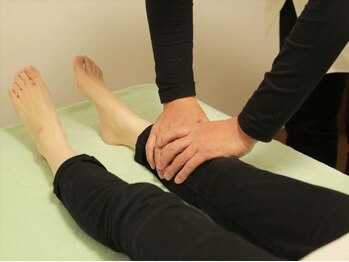 ほぐし手らくだ/O脚・X脚、歪みも根本改善整体!