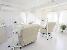 ホワイトニングショップ 湘 南辻堂店の雰囲気（内観です。施術時はカーテンで仕切り個室となります）