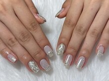 リボン(RE:Bonn)/きらきらホワイトネイルデザイン