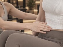 AIM PILATES STUDIO QUEENS【エイム ピラティス スタジオ クィーンズ】の雰囲気(《エイム発のピラティス》専門知識を持ったインストラクター)