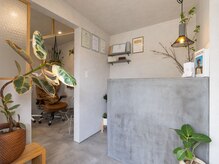 エヌエー(Na.)の雰囲気（お洒落な店内でごゆっくりおくつろぎください♪）