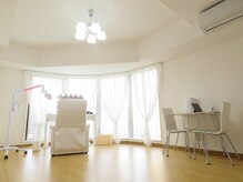 エクシアホワイトニング 札幌中島公園店/施術室/ホワイトニングで自信を