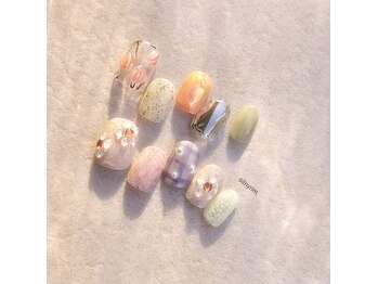 シルニー リム(Silny rim)/アシンメトリーニュアンスネイル