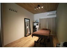 Lien&meの雰囲気(半個室空間でお客様に合わせた最適な施術をご提案します。)