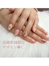 マグネット×ラメピンクネイル