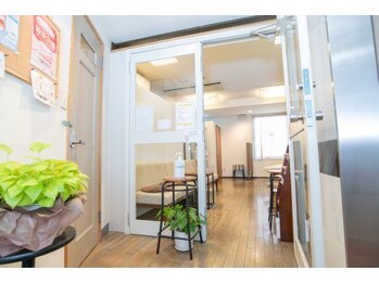 整体サロン ボディファシリテイト 大船本店/受付・入り口風景