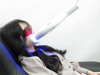 ホワイトニングバー アティ郡山店/◇LEDライトを歯に照射します