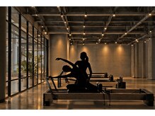 AIM PILATES STUDIO QUEENS【エイム ピラティス スタジオ クィーンズ】の雰囲気(《こだわりの上質空間》限られた人数での上質時間◆リラックス)