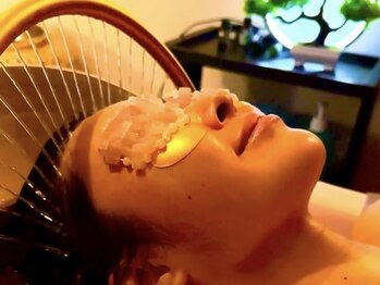 オーガニックビューティサロンの写真/頭周りのお悩み解消♪【人気No.1★漢方＆重炭酸CBDヘッドスパ頭浸浴100分¥17,000→¥14,000】