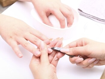 バンビ(Bambi)の写真/ネイルの仕上がりに差が付くウォーターケア付き♪丁寧なケアでモチの良さUP！ジェルができない方にも◎