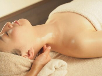 コルギ専門店 マキシフォート 栄店(Maxifort)の写真/お顔の悩みは身体から！お顔を引下げる原因の背中肩甲骨のコリをスッキリ改善☆痛気持ちいいコルギで小顔へ