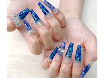 ティアラネイル(TIARA NAIL)の写真/【自店オフ無料☆】マグネットネイルやVカットビジュー、オーロラネイルなど流行のデザインが楽しめる！