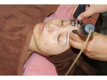 はまの整骨鍼灸院/EMS施術中