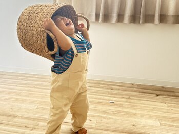 ティティ(titi)の写真/嬉しいキッズスペースあり♪お母様も気軽にお洒落を楽しめます◎まつげの負担を最小限に抑え綺麗な目元に！