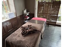 ココプラス(COCO+)の雰囲気(自然豊かな中庭を眺めながらの落ち着く空間)