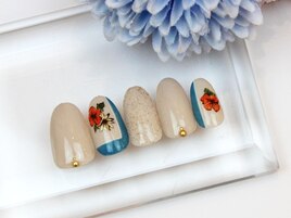 色使いがオシャレなネイル♪