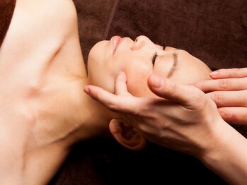 エボルブ 四条烏丸店(EVOLVE)の写真/敏感肌でもOK!老け顔とはサヨナラ!老けて見えるシワ・たるみを改善し、若々しい印象へ*