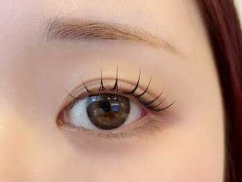 ロム(ROMM)の写真/初めての方にもおすすめ☆完全個室の落ち着いた雰囲気のサロンで、リラックスしながら理想のお目元へ♪