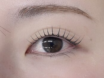 ブリス(bliss)の写真/トレンドの《束感まつ毛パーマ》で自まつ毛を活かしつつ、ぱっちり印象的なお目元に♪
